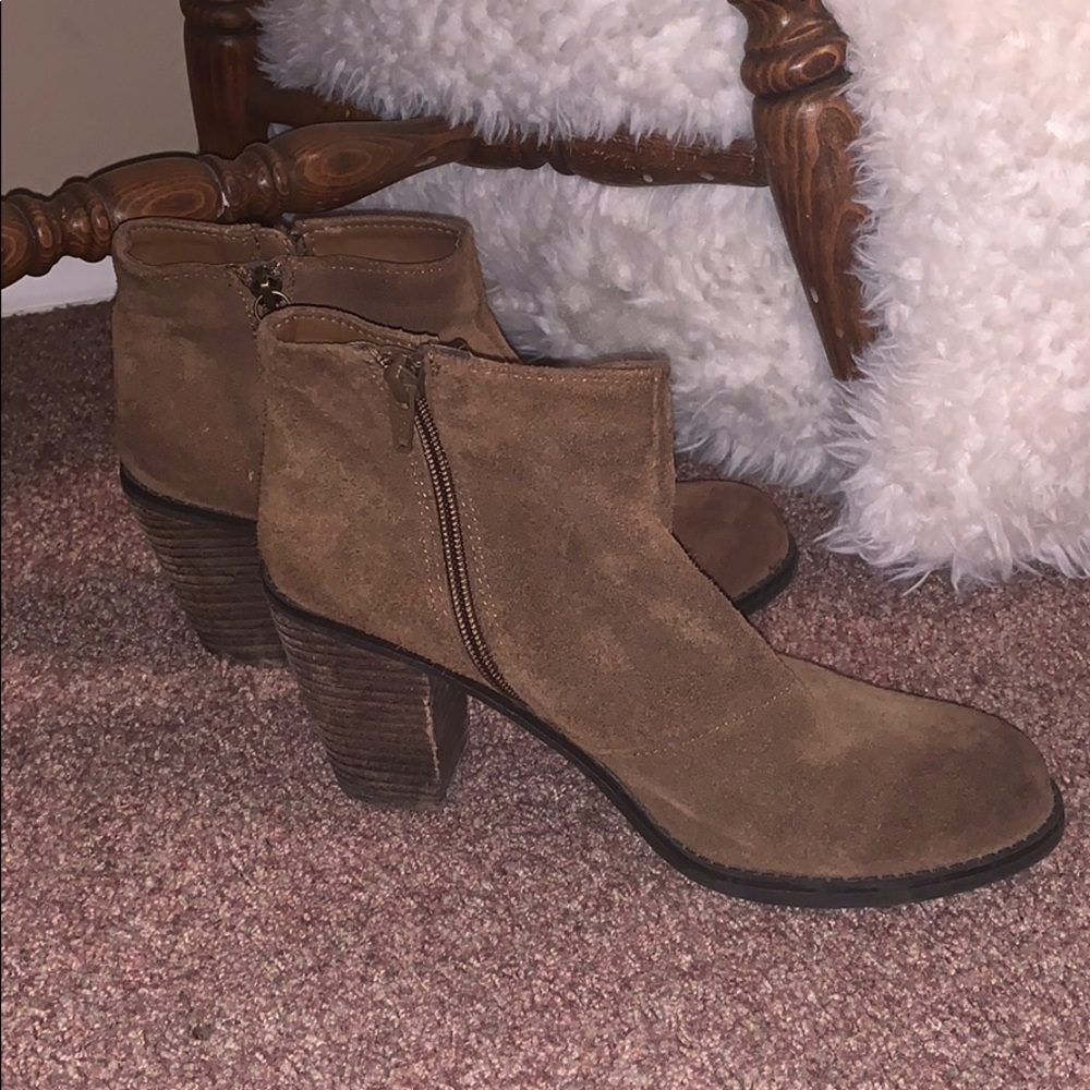 Adorable booties! - Picture 2 of 2